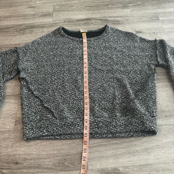 Peach Love Black and White sweater - Picture 6 of 7